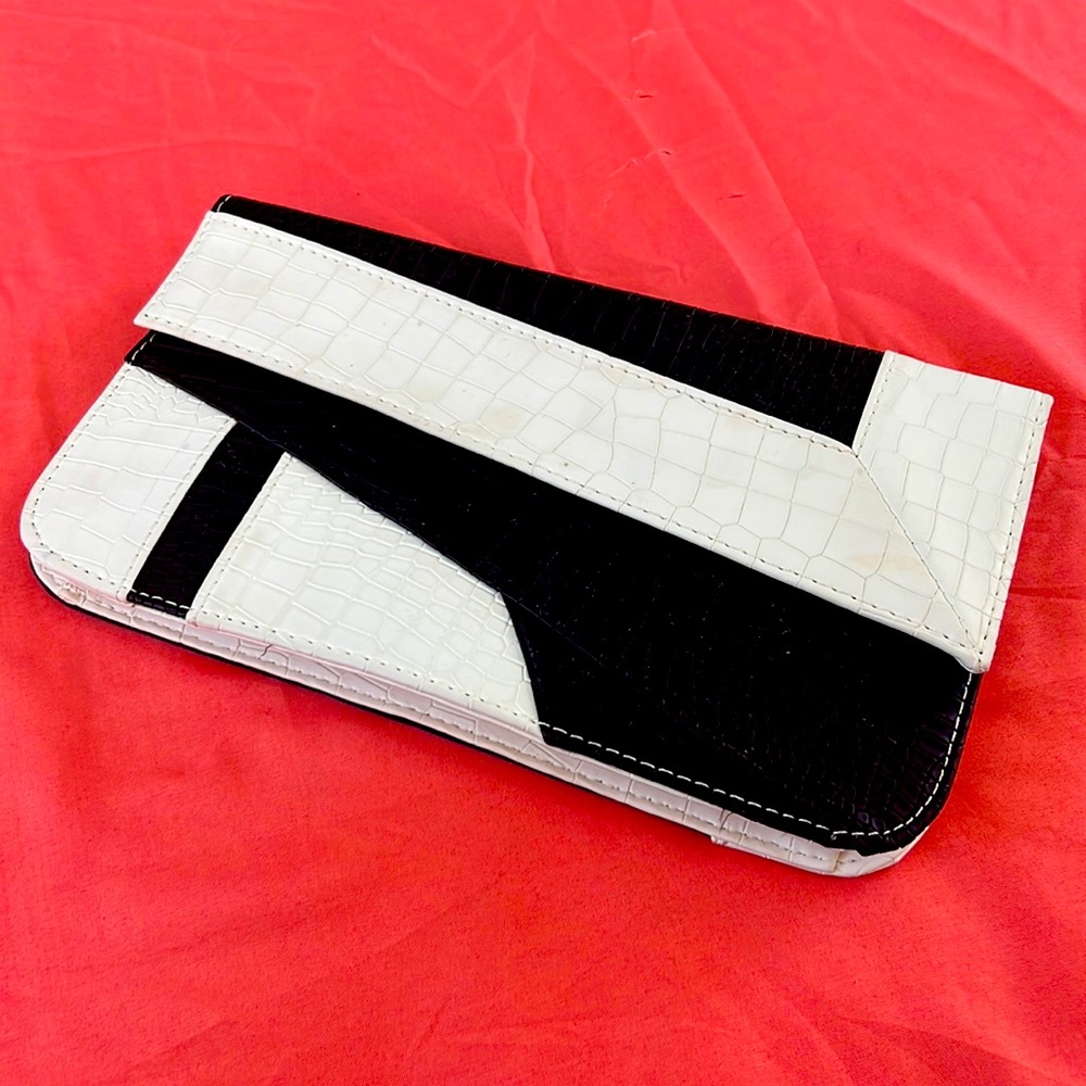 Croc texture Black and White Color Block Clutch